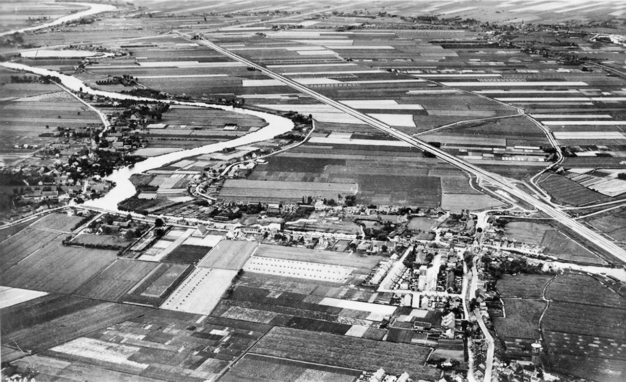 Luchtfoto Waal A15 - oud beeld