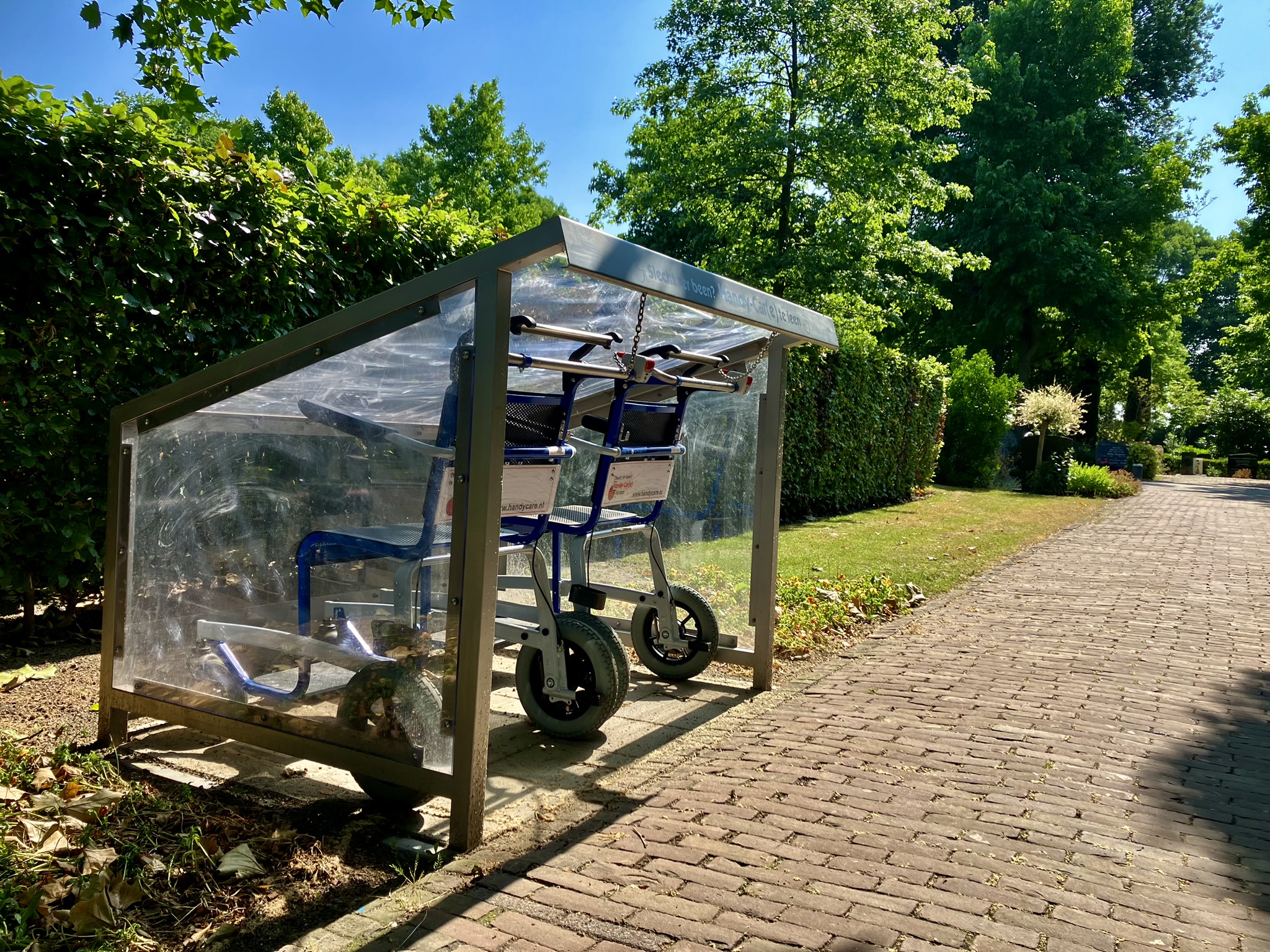 Rolstoelen vergemakkelijken het bezoek aan Achterambacht voor mensen die moeite hebben met lopen - zomer 2023