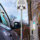 auto aan een laadpaal